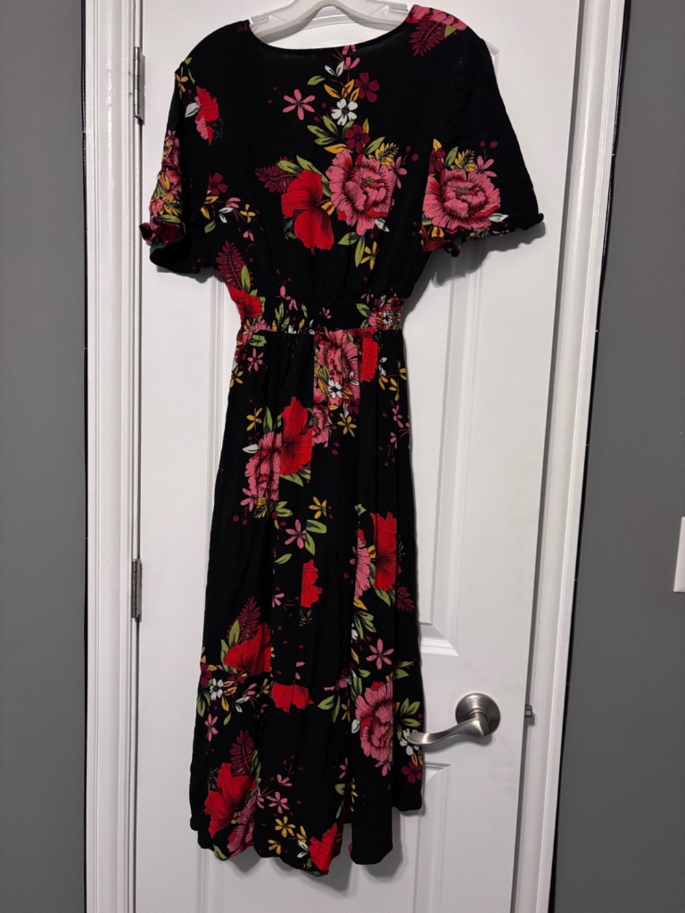 KorMei Black Floral Wrap Dress with Red & Pink Blooms Size Medium - Picture 8 of 8